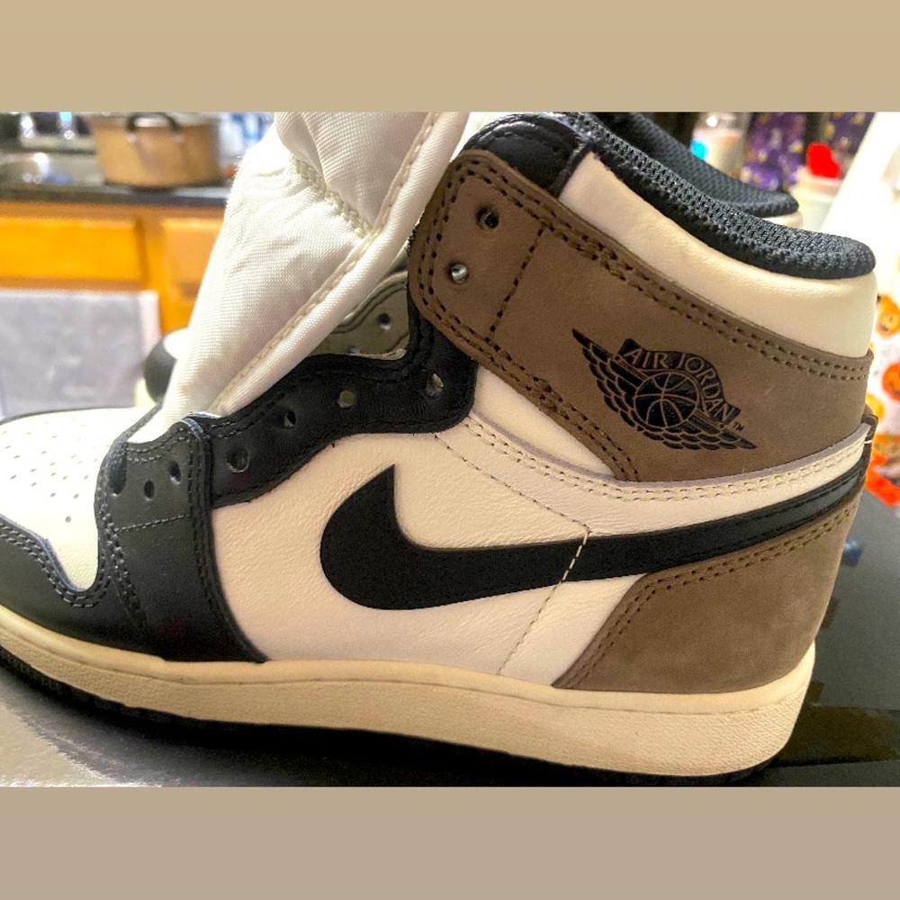 Jordan 1 mocha